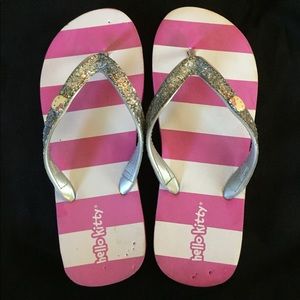 Hello kitty flip flops !